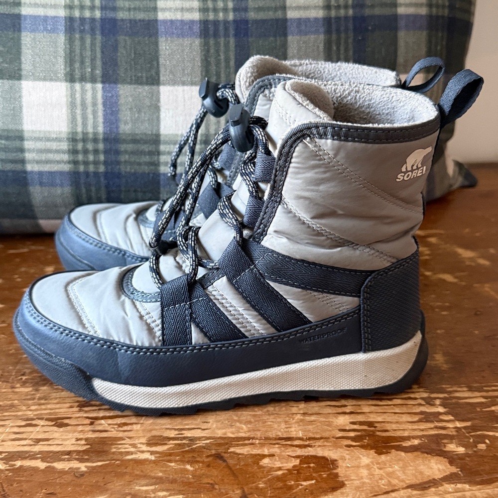 Sorel Kids Boots in Gray and Navy